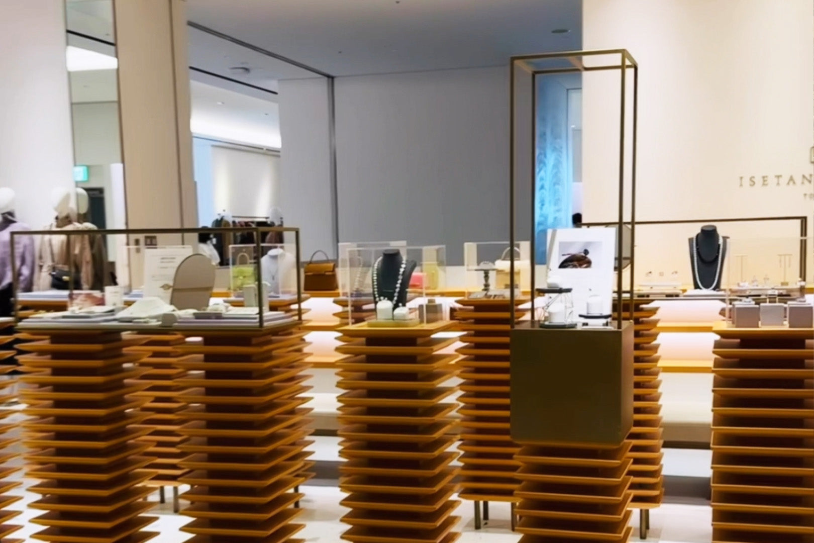 2024年10月の伊勢丹サローネでの期間限定ストア（ポップアップストア）の展示風景