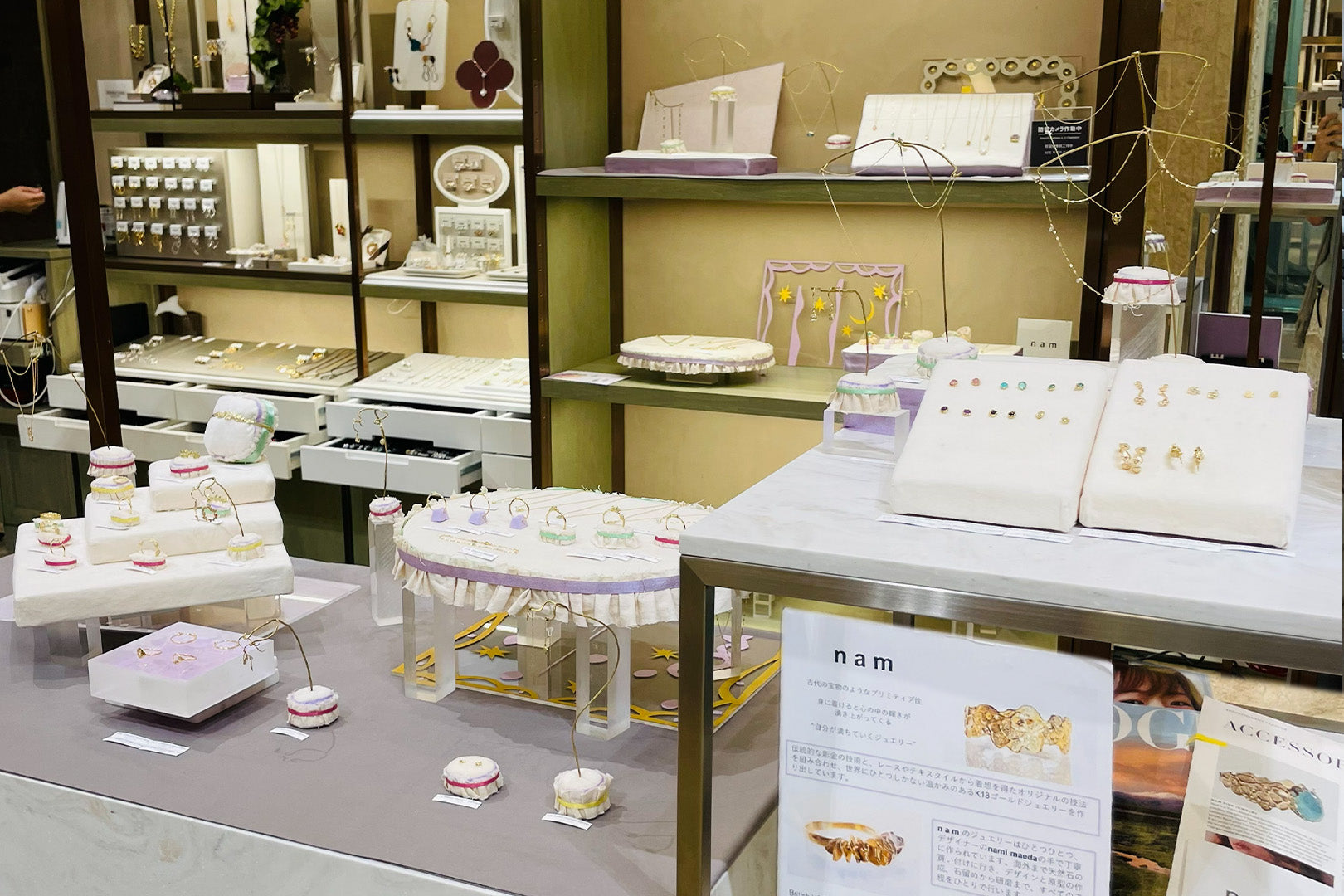 2024年12月の銀座三越での期間限定ストア（ポップアップストア）の展示風景