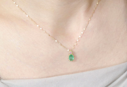 Elizabeth Necklaces Charm - Emerald Sapphire