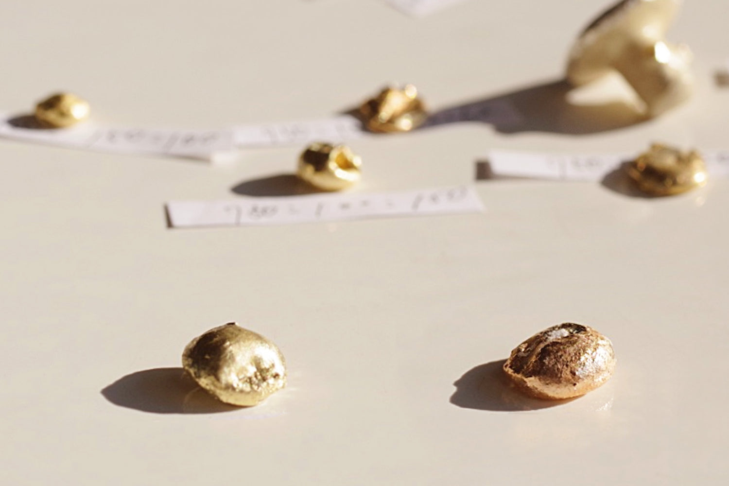 研究と実験で選び抜かれたK18地金の丸粒、純度へのこだわり