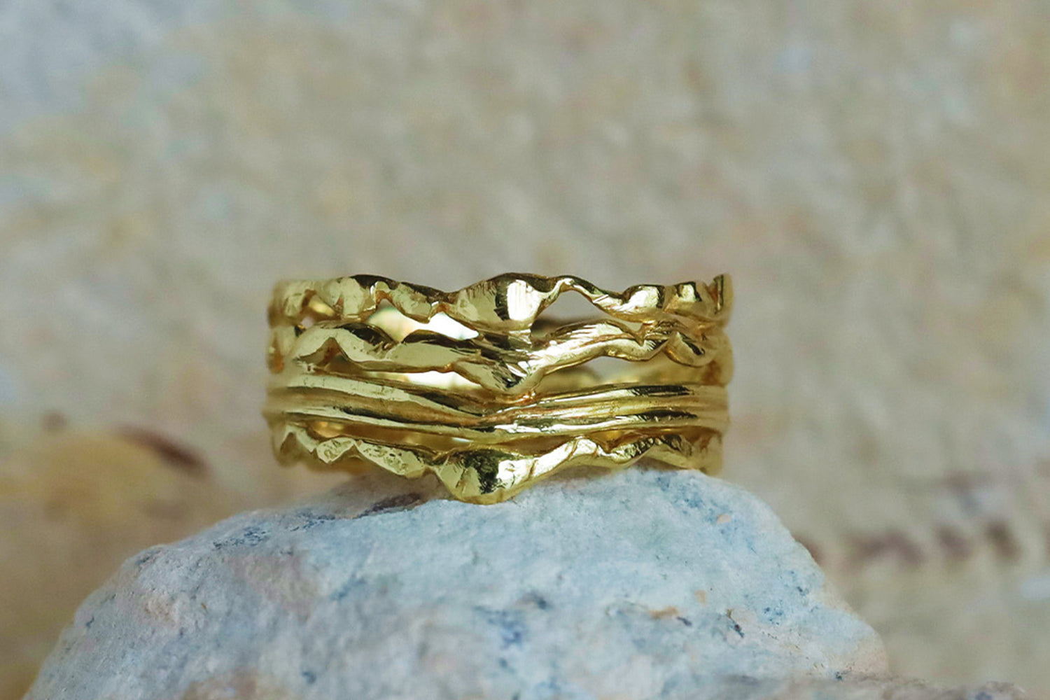 お守りやタリスマンとしての意味を込めた、n a m ピンキーリング