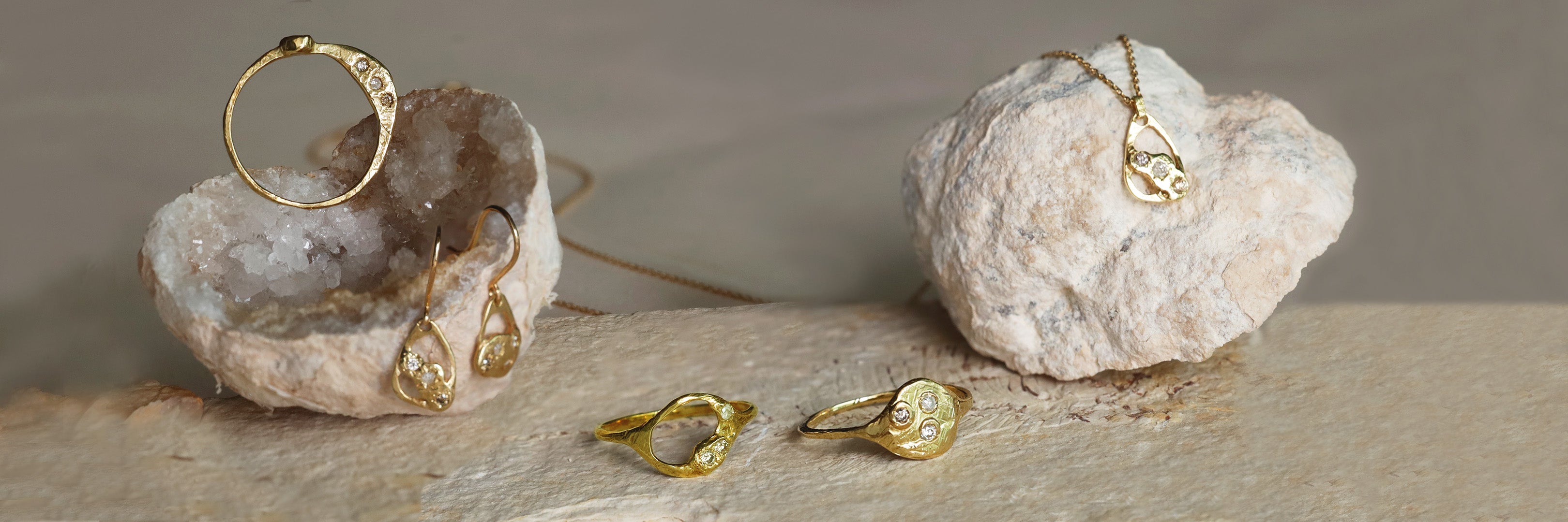 デザートムーン  砂漠の月